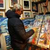 Abbiamo incontrato il 64enne Gianni Comes, pescatore monopolitano (in pensione da pochi mesi) che per pi� di 50 anni si � diviso fra la durezza del suo mestiere e la vocazione artistica